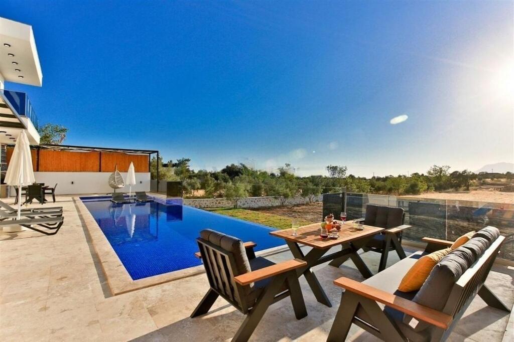 Villa Lycian-Kalkan 3 Bedroom-2 Jakuzzies-Sauna-Turkish Hamam-Huge Private Pool And Lovely Garden Kaş Exterior foto