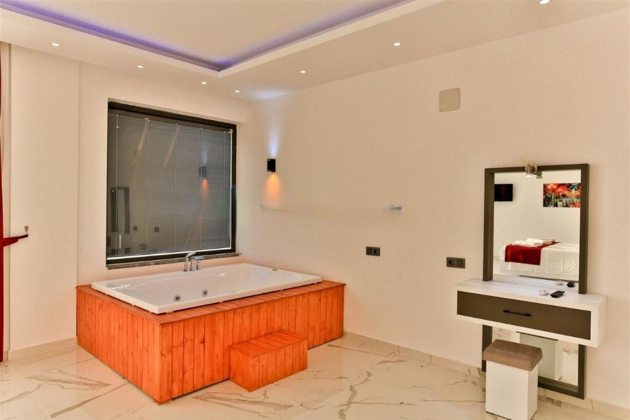Villa Lycian-Kalkan 3 Bedroom-2 Jakuzzies-Sauna-Turkish Hamam-Huge Private Pool And Lovely Garden Kaş Exterior foto
